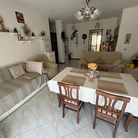 Bellissima Stanza Con Parcheggio Gratuito Apartment Чинкуале Екстериор снимка