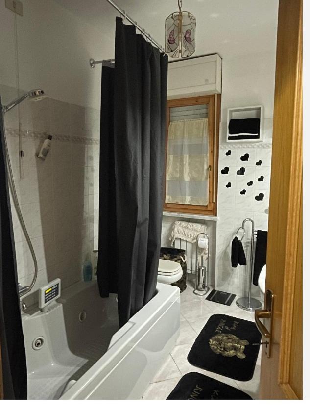 Bellissima Stanza Con Parcheggio Gratuito Apartment Чинкуале Екстериор снимка