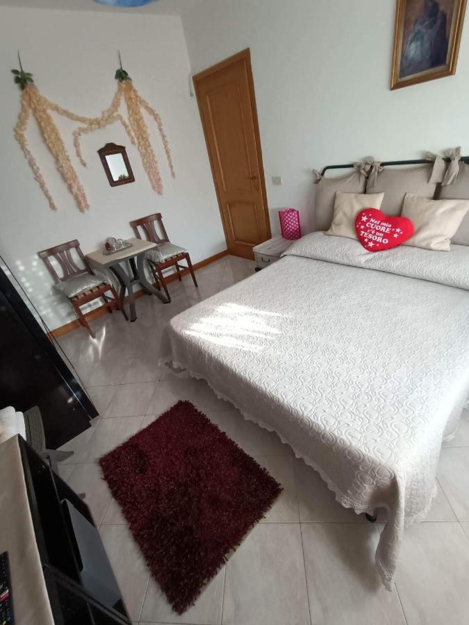 Bellissima Stanza Con Parcheggio Gratuito Apartment Чинкуале Екстериор снимка