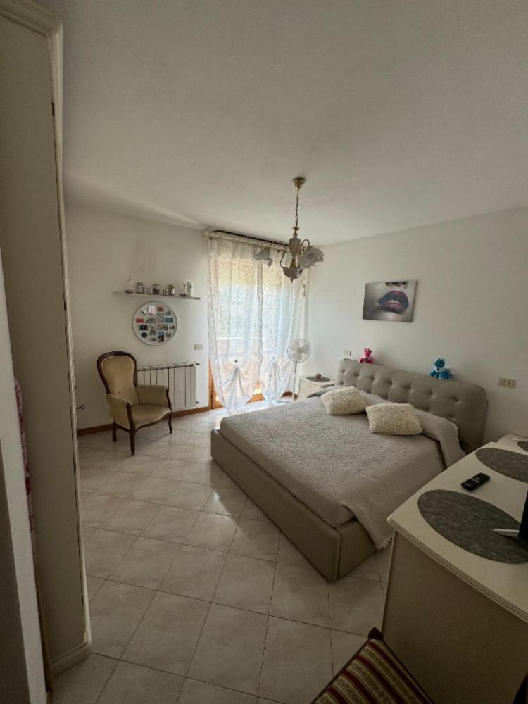 Bellissima Stanza Con Parcheggio Gratuito Apartment Чинкуале Екстериор снимка