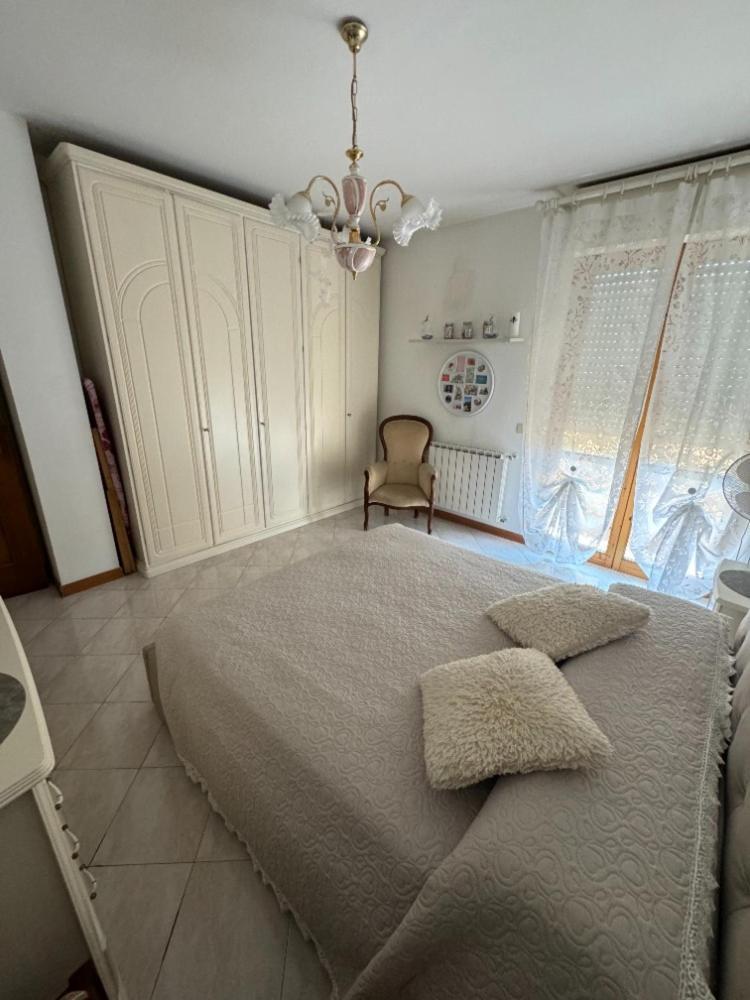 Bellissima Stanza Con Parcheggio Gratuito Apartment Чинкуале Екстериор снимка