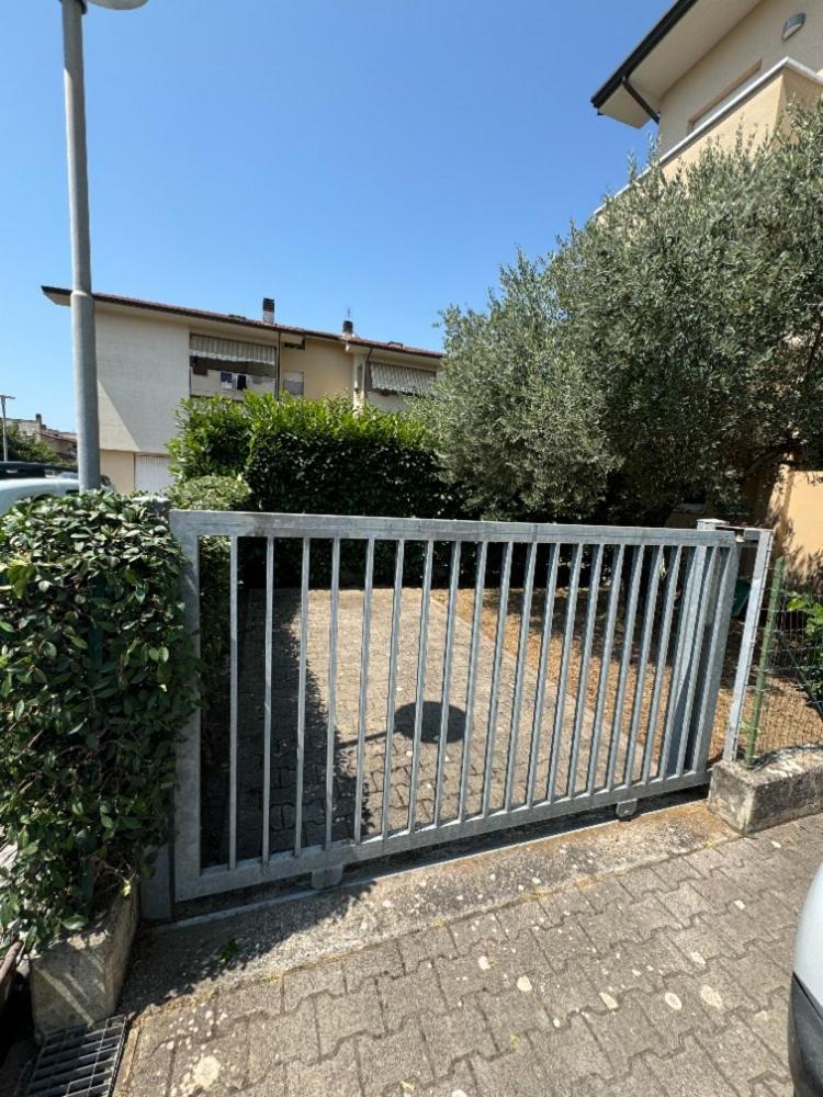 Bellissima Stanza Con Parcheggio Gratuito Apartment Чинкуале Екстериор снимка