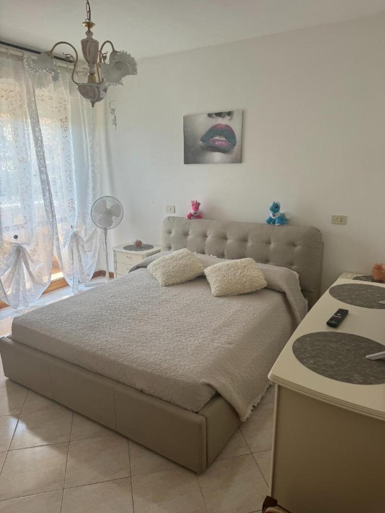 Bellissima Stanza Con Parcheggio Gratuito Apartment Чинкуале Екстериор снимка